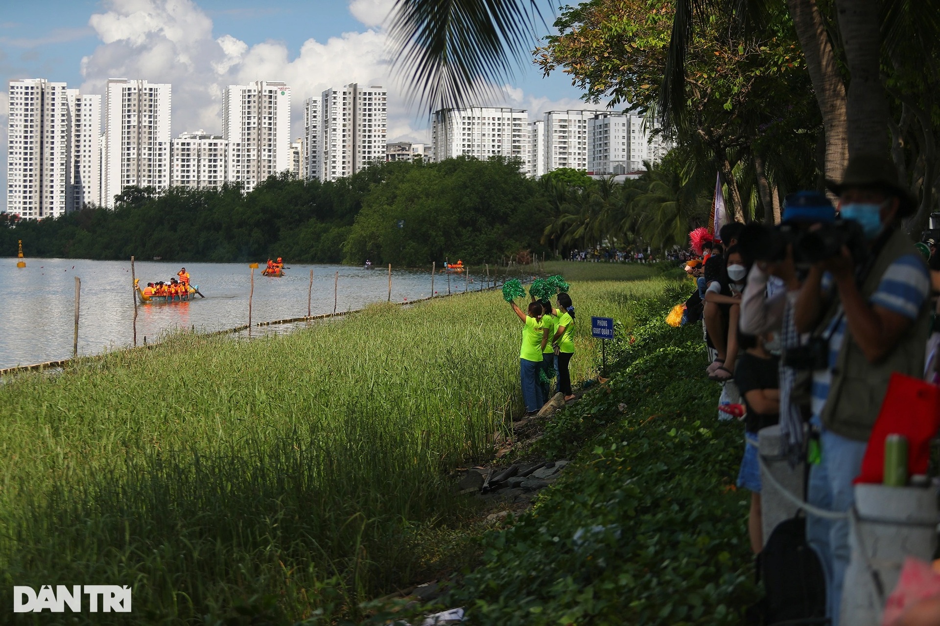 Hơn 500 VĐV tranh tài tại giải đua thuyền truyền thống TPHCM - 9 Hơn 500 VĐV tranh tài tại giải đua thuyền truyền thống TPHCM - 9