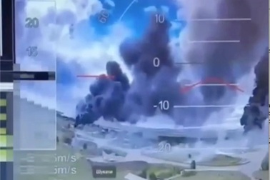 Ukraine tấn công ồ ạt, "hơn 40 máy bay ném bom Nga đang bốc cháy"?