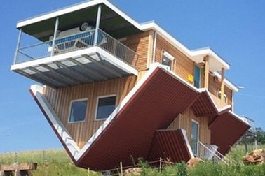 Độc đáo căn nhà lộn ngược tại Đức