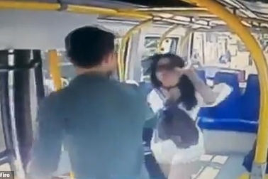 Bị bỏ tù gần 6 tháng vì tội “ngứa mắt” tát một phụ nữ mặc quần soóc