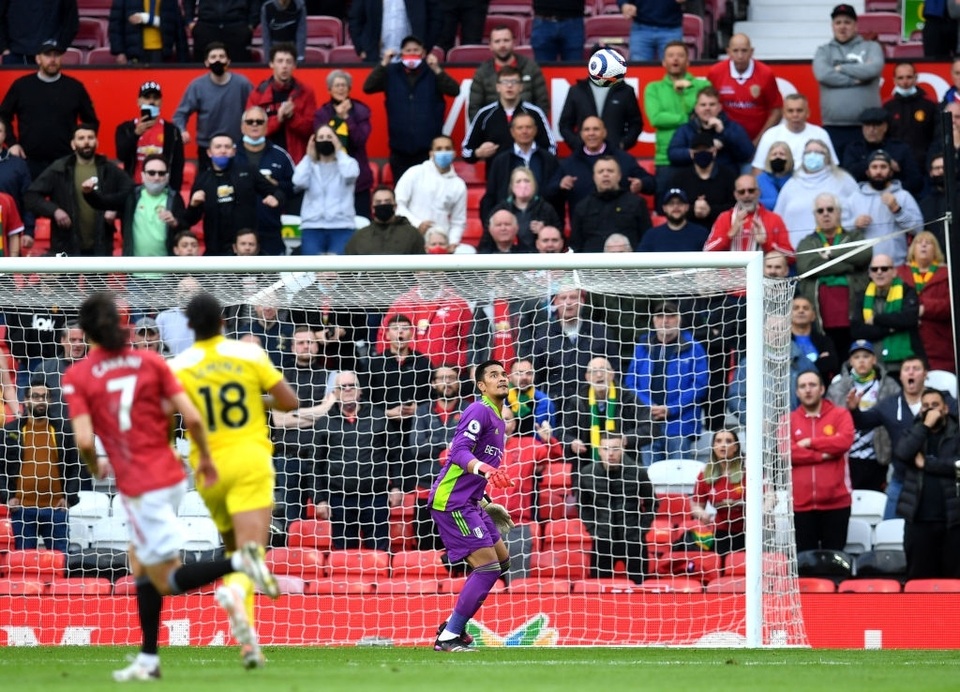 Man Utd 1-1 Fulham: Siêu phẩm 40m của Cavani - 3 Man Utd 1-1 Fulham: Siêu phẩm 40m của Cavani - 3