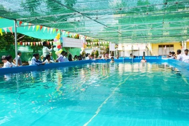 Hà Nội: Nam sinh lớp 9 tử vong ở bể bơi trường quốc tế