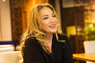 Thanh Hà lên tiếng về việc nghệ sĩ thay nhau "ném đá" Chi Pu