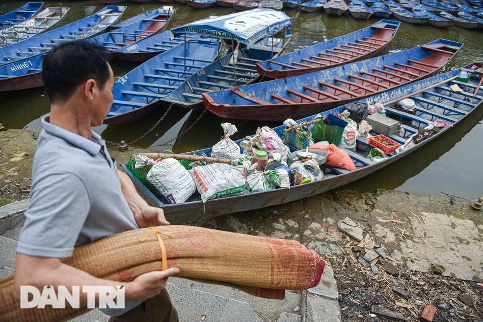 Người dân hạ thuyền, chuẩn bị đón khách trước ngày khai hội chùa Hương - 3 Người dân hạ thuyền, chuẩn bị đón khách trước ngày khai hội chùa Hương - 3