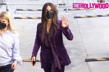 Sandra Bullock sành điệu đi trả lời phỏng vấn