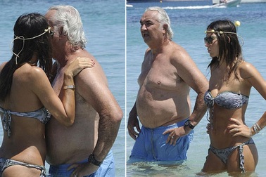 Tỉ phú U70 hạnh phúc "khóa môi" vợ trẻ 