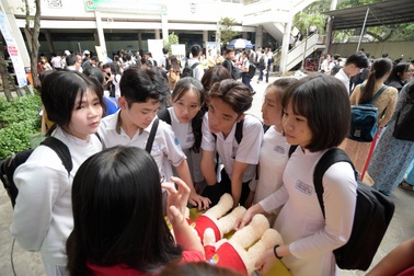 Acer đồng hành tư vấn mùa thi cùng học sinh TP.HCM