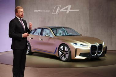 Lãnh đạo BMW, Porsche không ủng hộ việc quá tập trung vào xe điện