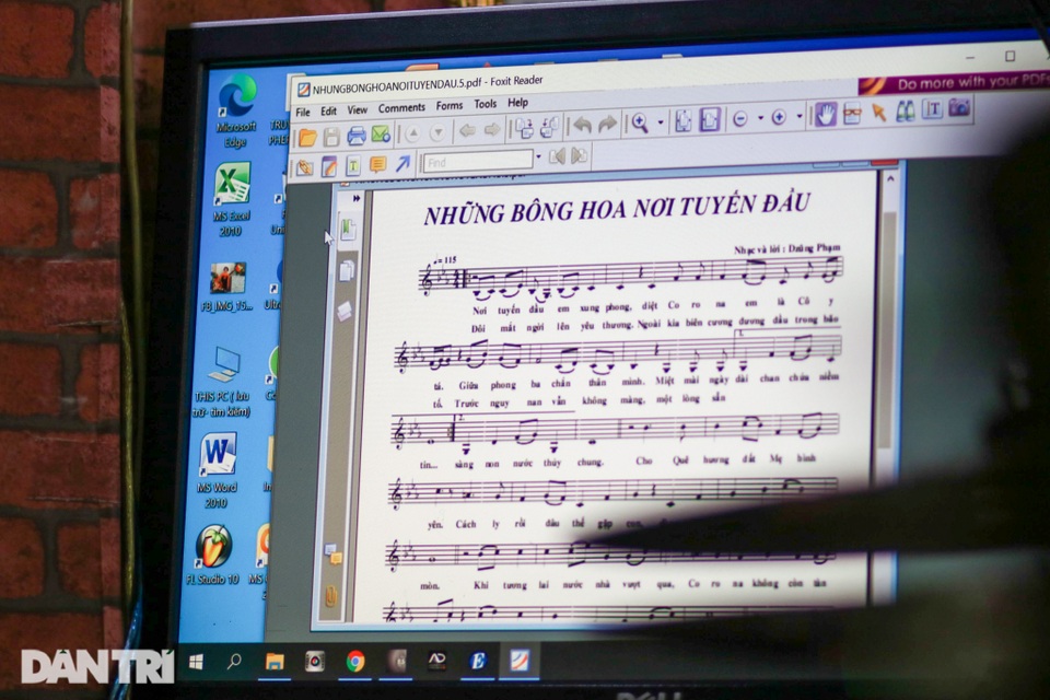 Nhạc sĩ đường phố với dàn nhạc tự chế độc đáo, chạy xe ôm nuôi đam mê - 7 Nhạc sĩ đường phố với dàn nhạc tự chế độc đáo, chạy xe ôm nuôi đam mê - 7
