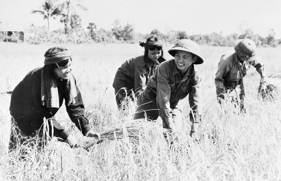 Đại hội IV: Hoàn thành sự nghiệp thống nhất Tổ quốc, đưa cả nước đi lên CNXH - 4