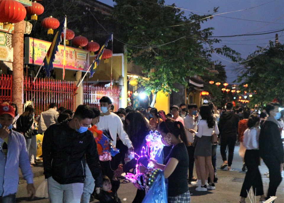 Du khách xúng xính check-in Hội An trong ngày đầu mở cửa trở lại - 13 Du khách xúng xính check-in Hội An trong ngày đầu mở cửa trở lại - 13