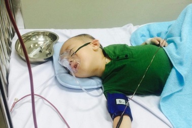 Nhói lòng bé trai 3 tuổi từng ngày héo mòn vì căn bệnh ung thư quái ác