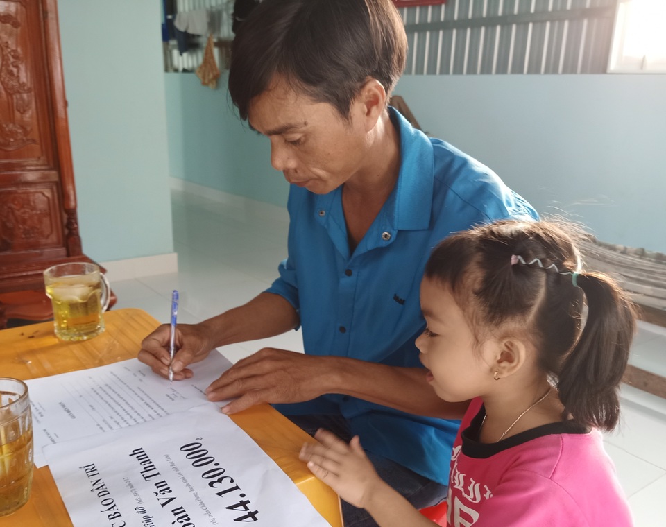 Bạn đọc giúp 3 trẻ trước nguy cơ bơ vơ như chim vỡ tổ gần 50 triệu đồng - 3 Bạn đọc giúp 3 trẻ trước nguy cơ bơ vơ như chim vỡ tổ gần 50 triệu đồng - 3