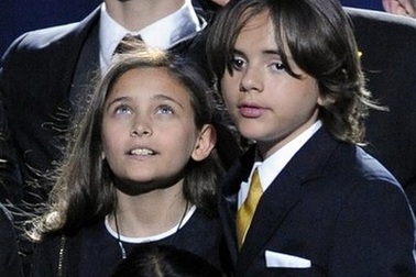 Con của Michael Jackson sẽ sống với bà nội