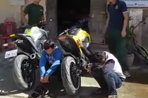 Xem cảnh sát Campuchia trừng phạt các quái xế thích độ pô, nẹt pô