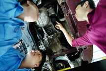 Bình Dương: Nghề sơn ô tô có thu nhập 25 triệu đồng/tháng