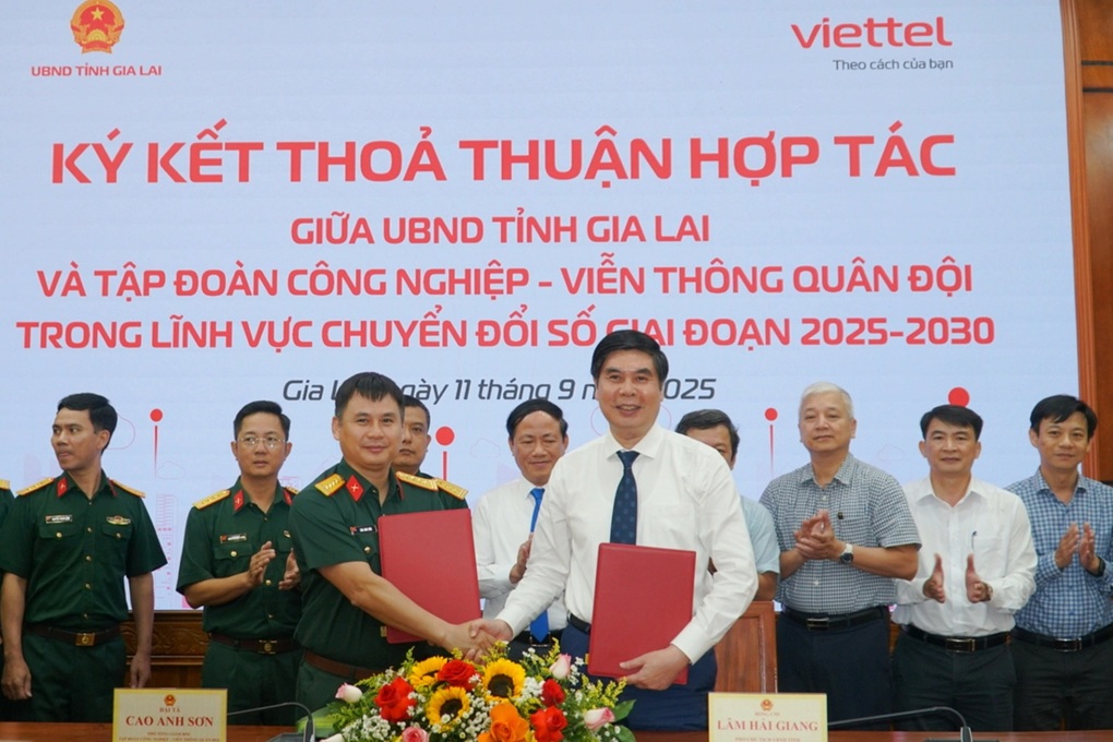 Gia Lai “bắt tay” với Viettel phủ sóng 5G vùng biên giới giáp Campuchia - 2 Gia Lai “bắt tay” với Viettel phủ sóng 5G vùng biên giới giáp Campuchia - 2