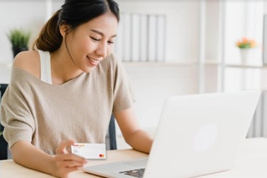 Hưởng đặc quyền hoàn tiền 6% từ thẻ tín dụng online TrueCard