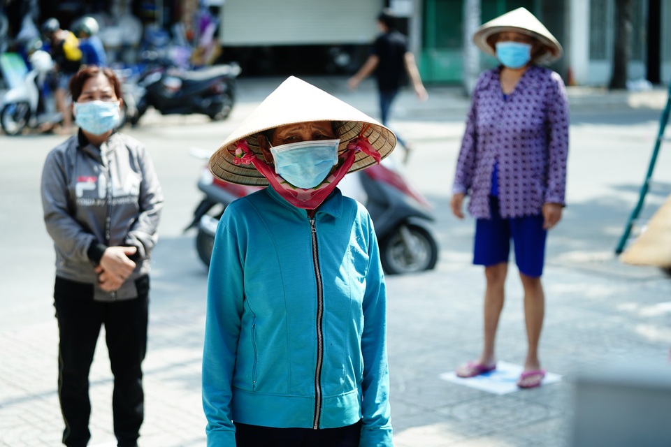 Máy tự động phát gạo từ thiện ở Sài Gòn giữa mùa dịch Covid-19 - 7 Máy tự động phát gạo từ thiện ở Sài Gòn giữa mùa dịch Covid-19 - 7