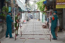 Cận cảnh phong tỏa nơi ở của 4 nhân viên sân bay Tân Sơn Nhất mắc Covid-19