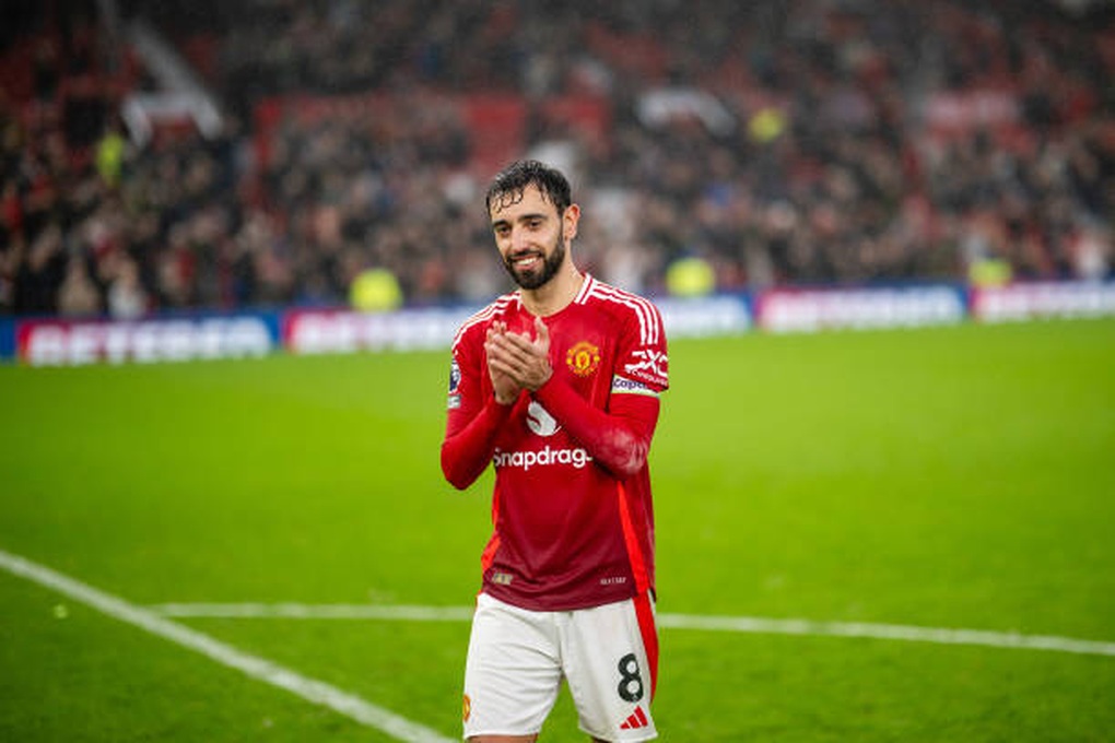 Bruno Fernandes hành động nghĩa hiệp trên chuyến bay trở về Bồ Đào Nha - 1