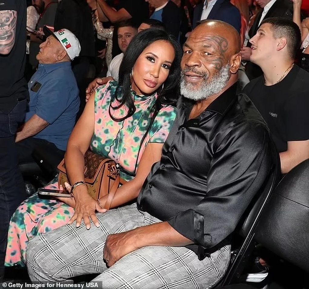 Sau phát ngôn cái chết đã cận kề, Mike Tyson... ngồi xe lăn - 5 Sau phát ngôn cái chết đã cận kề, Mike Tyson... ngồi xe lăn - 5