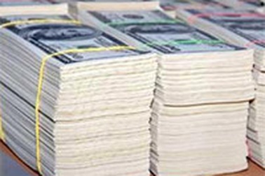 Phát hiện các tờ 100 USD giả làm từ tờ 5 USD thật