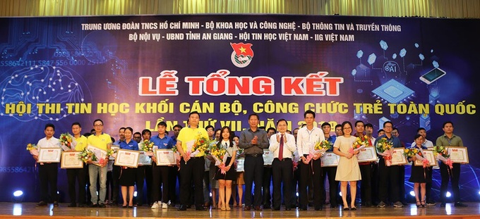 Trao giải Hội thi Tin học khối cán bộ, công chức trẻ toàn quốc năm 2019 - Ảnh 1.