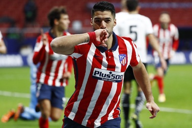 Luis Suarez thăng hoa, Atletico bỏ xa Real Madrid 7 điểm