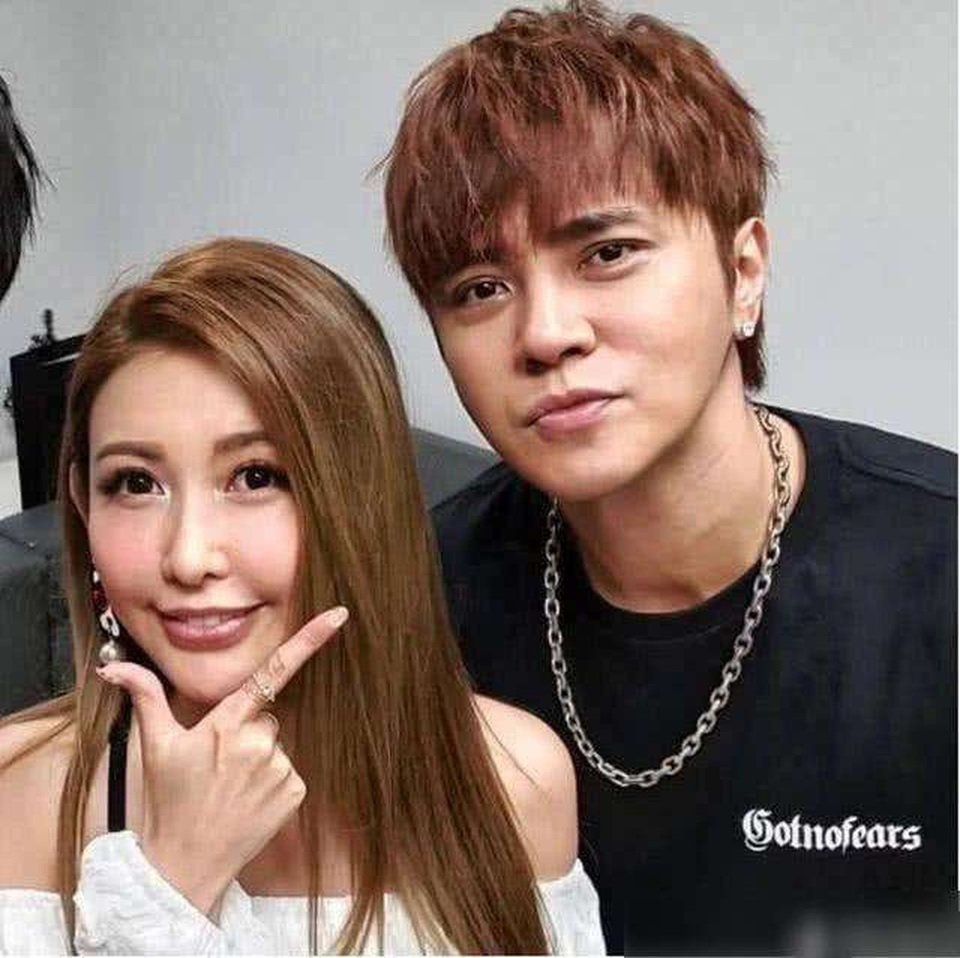 Nữ MC nóng bỏng bị tố ngoại tình với La Chí Tường - 2 Nữ MC nóng bỏng bị tố ngoại tình với La Chí Tường - 2