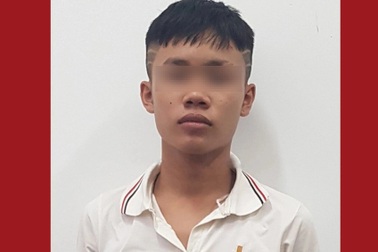 Nửa đêm, thiếu niên xông vào nhà dân, cướp giật dây chuyền của cụ bà