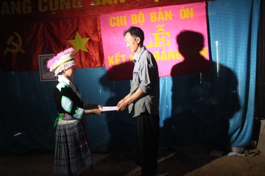 “Người truyền lửa” cho đồng bào Mông ở bản Ón