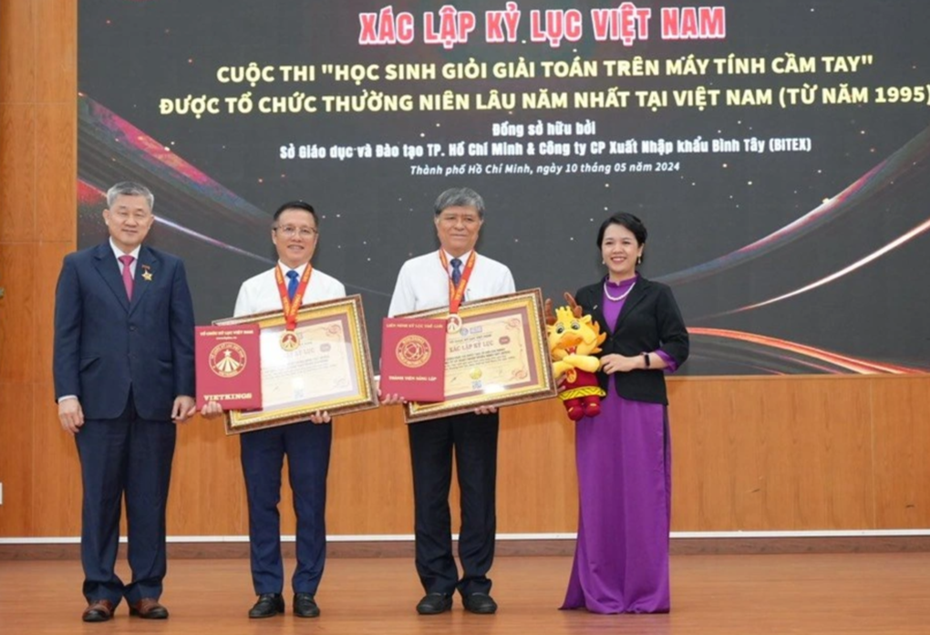 Sở GDĐT TPHCM đón nhận kỷ lục kỳ thi học sinh giỏi trên máy tính cầm tay - 1