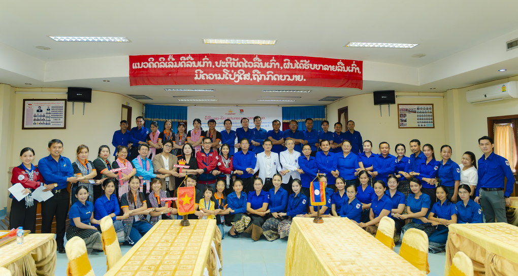Kingsport trao tặng hàng trăm thiết bị y tế đến với người dân Lào - 1 Kingsport trao tặng hàng trăm thiết bị y tế đến với người dân Lào - 1