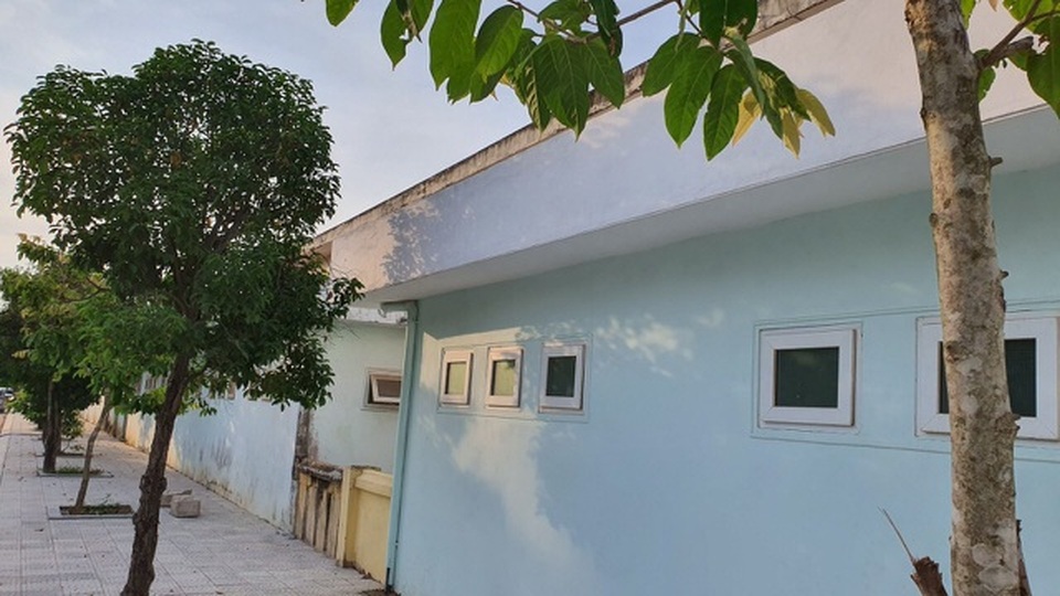Kẻ đột nhập trường học dâm ô học sinh lãnh án 12 tháng tù - 2 Kẻ đột nhập trường học dâm ô học sinh lãnh án 12 tháng tù - 2