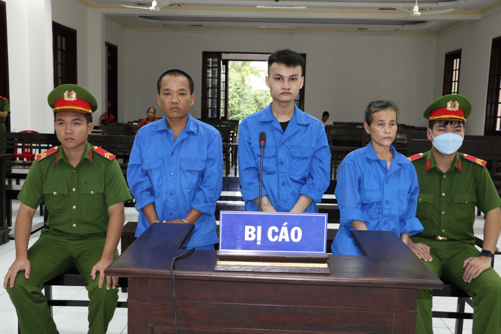 Vờ quan hệ đồng giới để giết người, cướp của - 1 Vờ quan hệ đồng giới để giết người, cướp của - 1