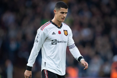 Vì sao Man Utd chưa vội vàng hủy hợp đồng của Ronaldo?
