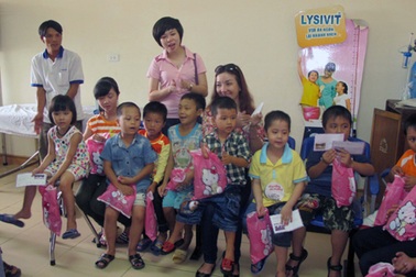 Hơn 600 suất quà Trung thu đến với các bệnh nhi nghèo