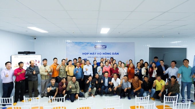Hình ảnh kỷ niệm của buổi họp mặt hộ nông dân.
