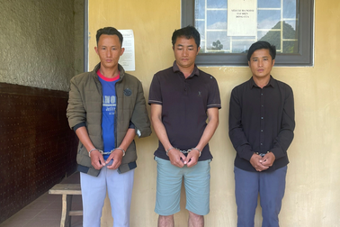 Khởi tố 4 đối tượng đánh cảnh sát khi bị lập biên bản vi phạm giao thông