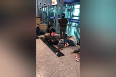 Hành khách vạ vật nhiều tiếng ở sân bay Vinh