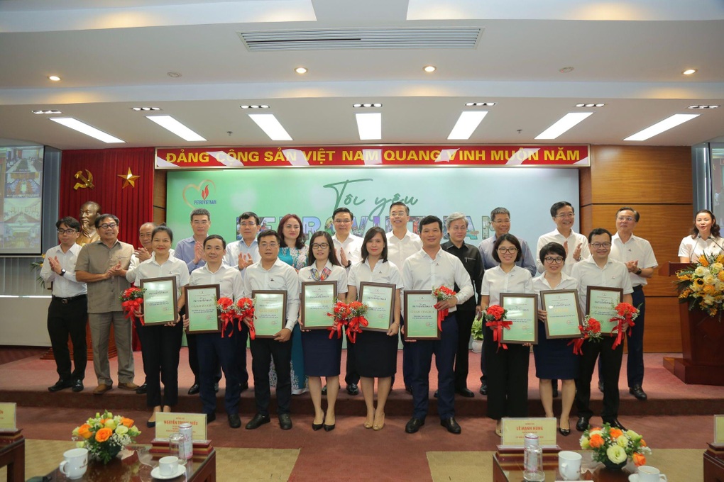 Tình yêu đối với Petrovietnam sẽ là động lực để tập đoàn phát triển bền vững - 3 Tình yêu đối với Petrovietnam sẽ là động lực để tập đoàn phát triển bền vững - 3