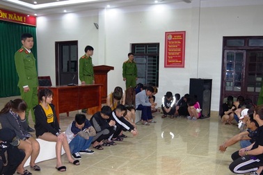 Bắt 39 đối tượng sử dụng ma túy, đánh bạc, mua bán dâm trong khách sạn