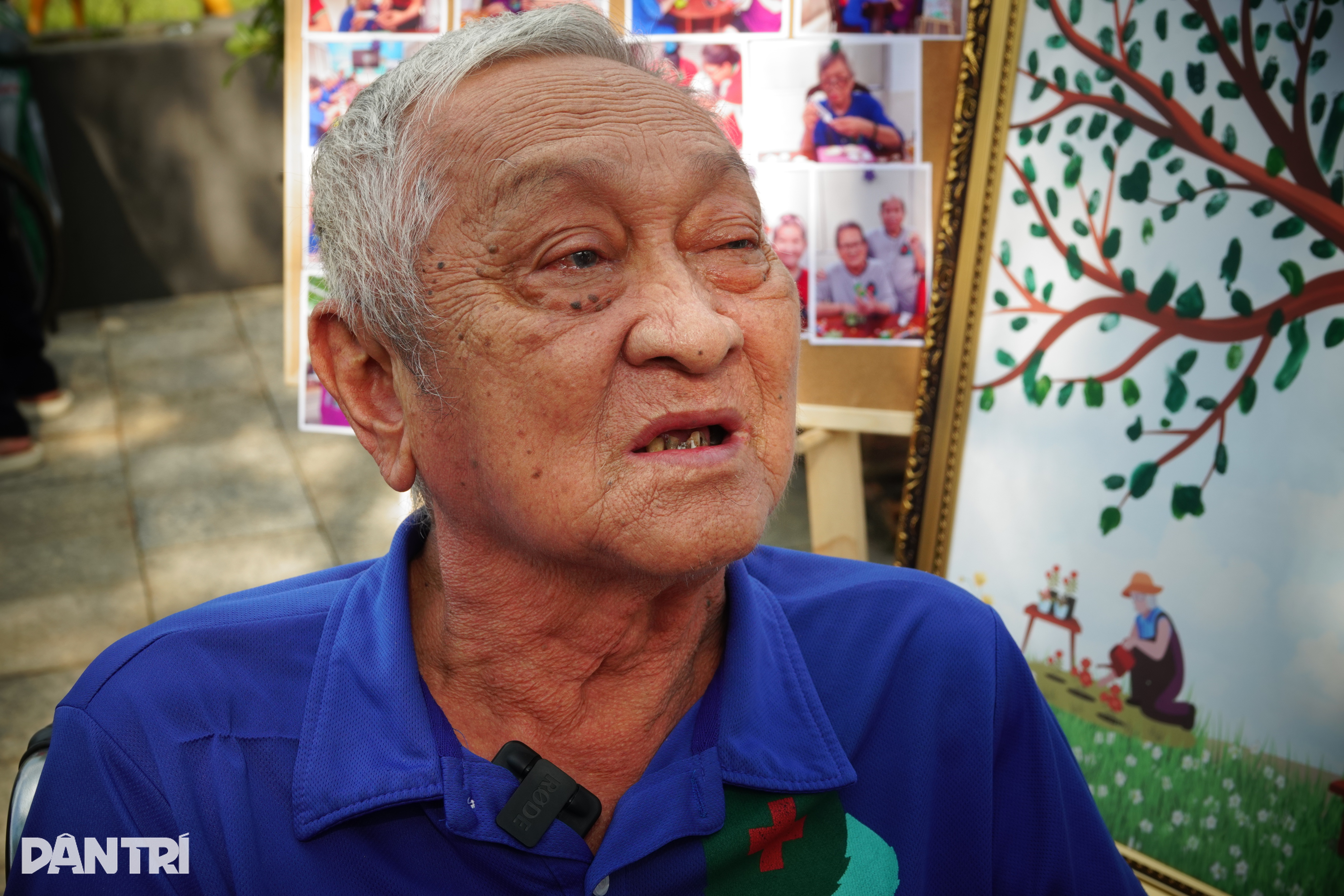 پیرزن مبتلا به فلج نیمه بدن و پیرمردی با دستان لرزان، برای حمایت از مردم مناطق سیلزده، صنایع دستی میسازند - 3 Cụ bà liệt nửa người, cụ ông run tay làm đồ thủ công ủng hộ bà con vùng lũ - 3