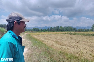 Doanh nghiệp rầm rộ khai thác đá trên "nóc" nhà dân