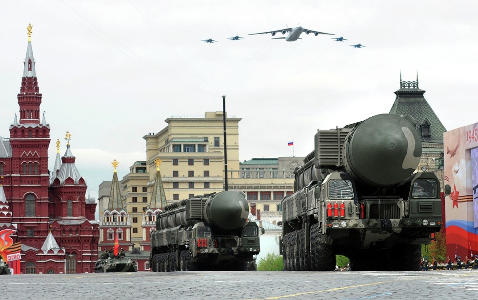 "Gấu Nga xòe nanh vuốt" làm nguội những cái đầu nóng phương Tây