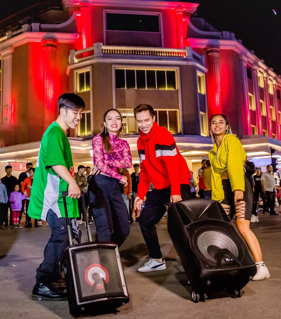 Touliver, Hanoi X-girls mách bạn thiết bị công nghệ “phải có” để vui hết mình trong mùa tiệc cuối năm - 4 Touliver, Hanoi X-girls mách bạn thiết bị công nghệ “phải có” để vui hết mình trong mùa tiệc cuối năm - 4