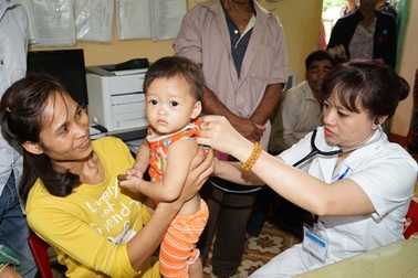 Quảng Trị: Khám và cấp thuốc miễn phí cho hơn 500 người dân đồng bào Vân Kiều