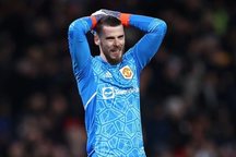 Man Utd bất ngờ trở mặt với De Gea