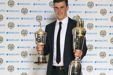 Vượt qua Van Persie, Bale giành cú đúp giải thưởng của PFA